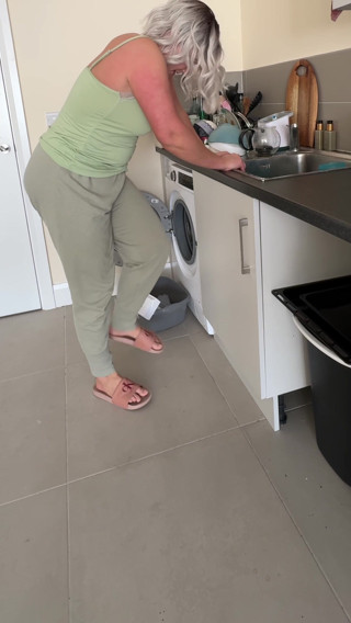 Emma Voyeur: Rätter Vs. Full Urinblåsa... Jag Tappade Kontrollen Och Pissar I...