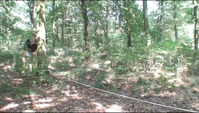 Xtime Network: Pepek tua dan muda menghisap zakar besar di dalam hutan