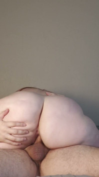 Une BBW Suce Et Baise Une Grosse Bite Avec Creampie À La Fin