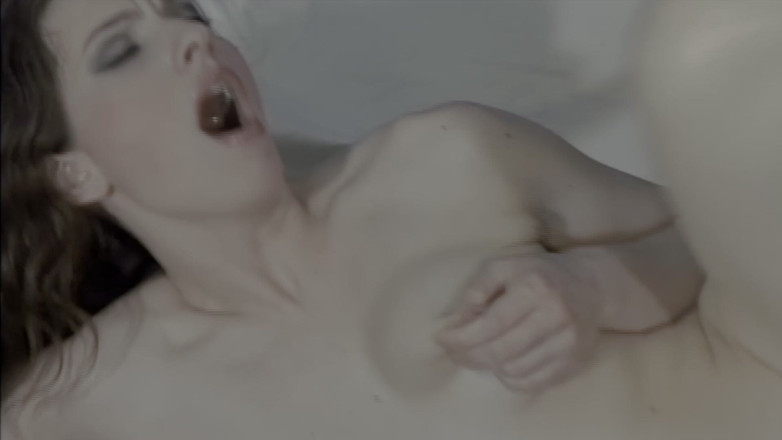 Inhonorof porn: Mi Novio La Despierta, Luego Le Folla El Coño Peludo...