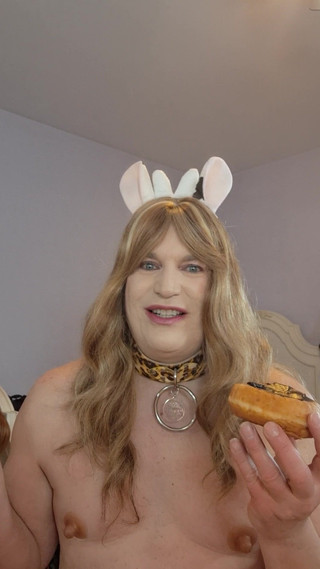 Victoria Lecherri: Nech Mě Lízat a Vykouřit TVé Čokoládové Koblihy