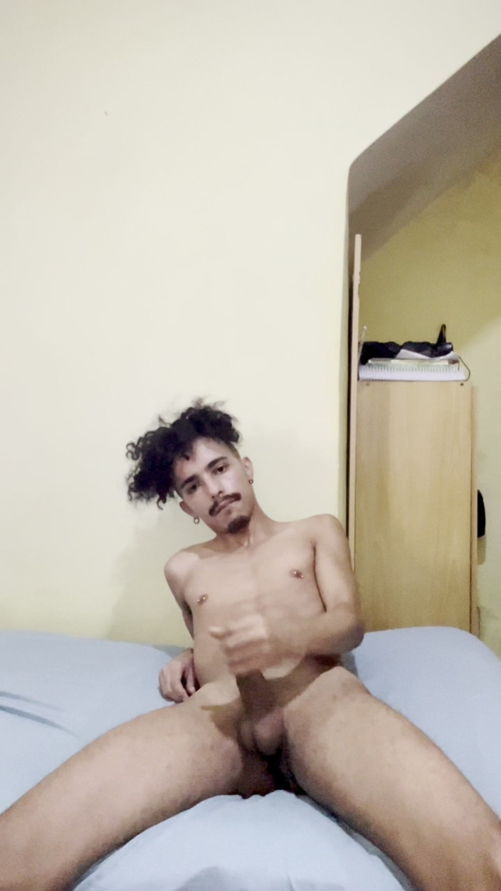 The Vicious Gabe: Twink一个人在家里玩了一点