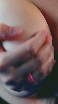 Leche entre tetas con curvas milf mamando