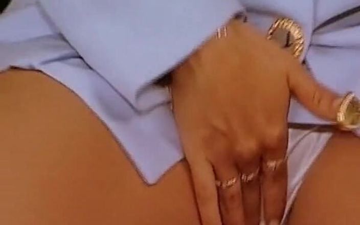Deutscher hardcore: Hot German Slut Masturbates in Front of the Cam