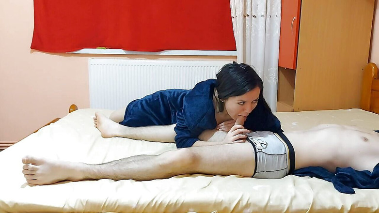 Alex and Luiza: 자지 앞에서 하드코어 섹스를 원하는 순진한 달콤한 여친