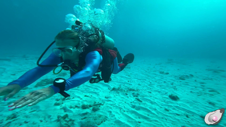 Mistress Pink Pearl: Supergirl rencontre la pieuvre la plus excitée de Bonaire