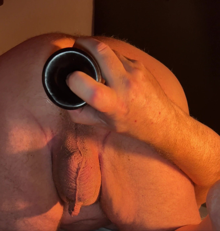 Almaviva: दादाजी अपने तीन डिल्डो के साथ अपनी गांड को डिलेट करते हैं