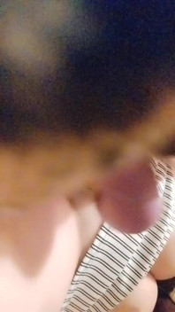 Masturbación femenina con gran juguete y grandes tetas