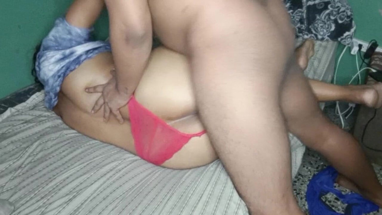 BigassMILF40: Married Lets Him Fuck Her on All Fours Before Her...