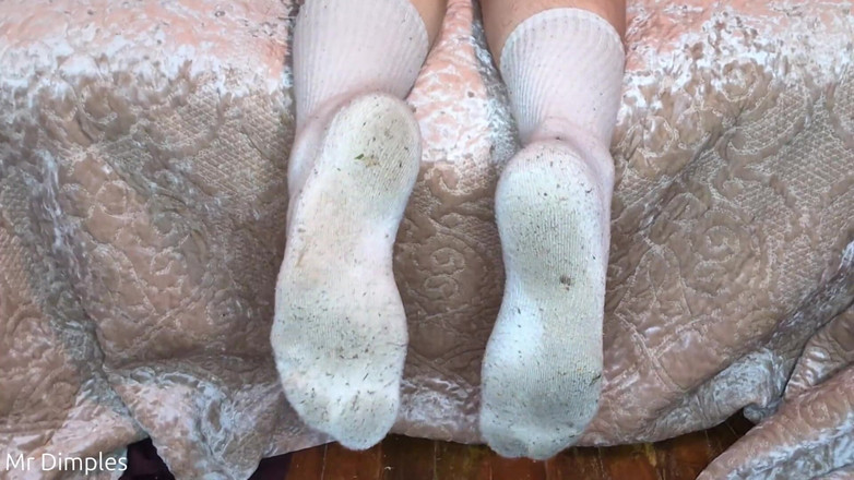 Mr Dimples: In mostra i miei calzini e suole!