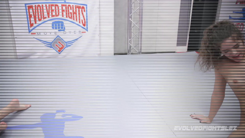 Evolved Fights Lez: Maya Kendrick vs Victoria Voxxx ženský zápas
