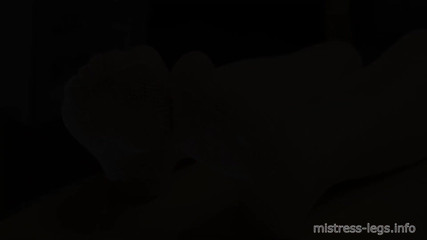 Mistress Legs: Đôi chân gợi cảm trong vớ lưới cá trắng