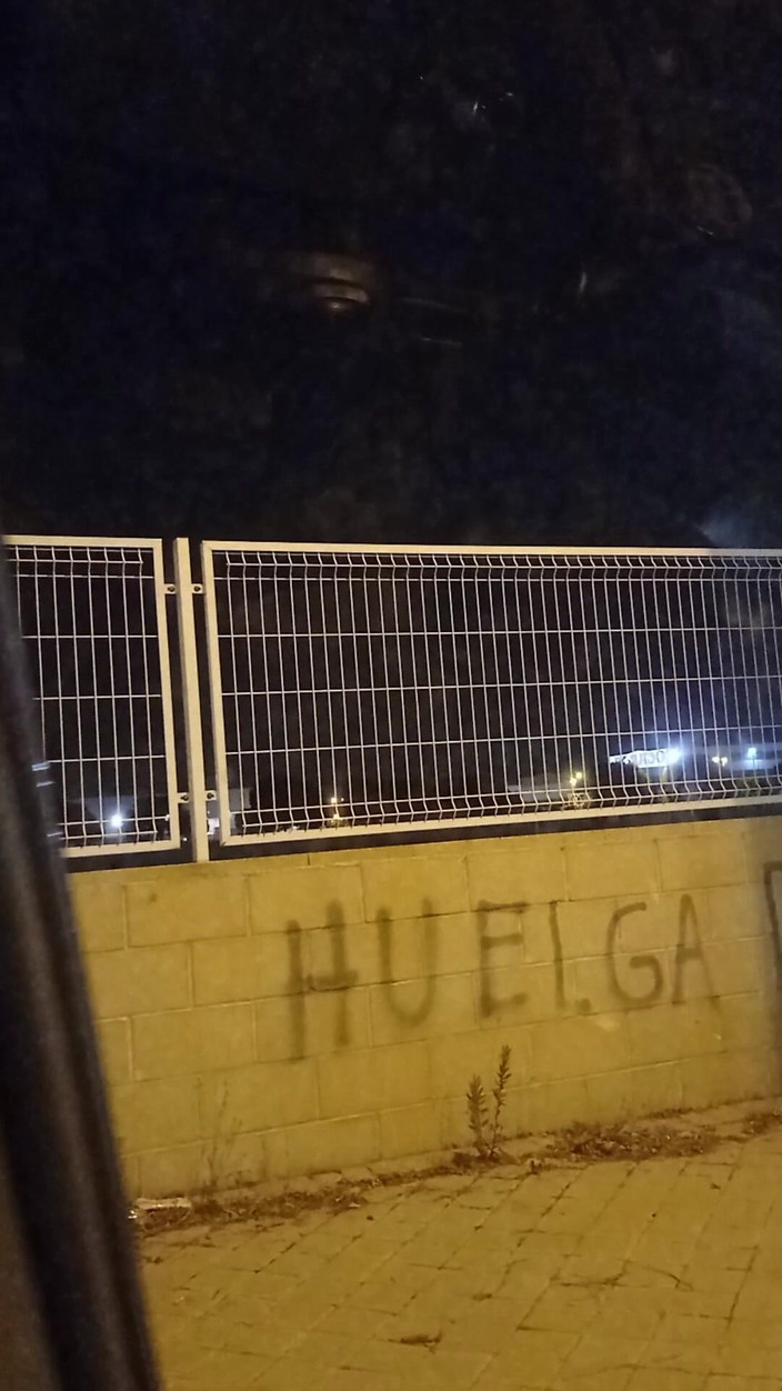 Penelopene27: Travesti açık havada yakalandı