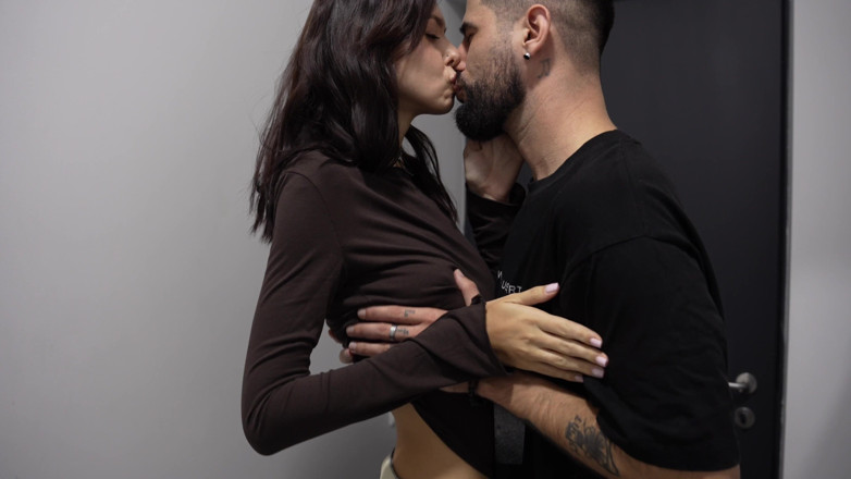 JDxBella: Bella pieprzy się w tyłek z strap-onem