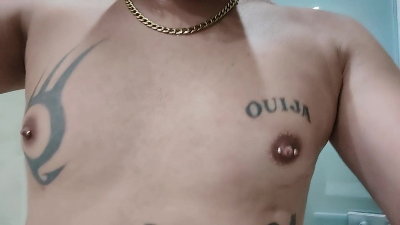 Idmir Sugary: Pamer toket dan puting ditindik bertato - meremas dan menyentuh payudara -...