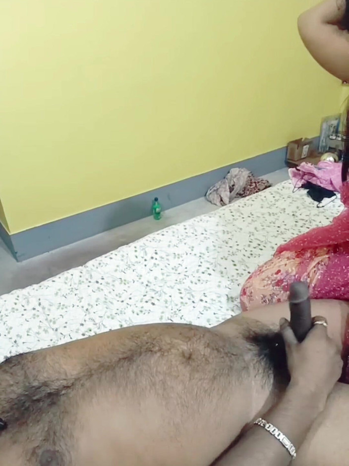Nisha bhabhi ki chudai: Fodendo mulheres chupando pênis do marido