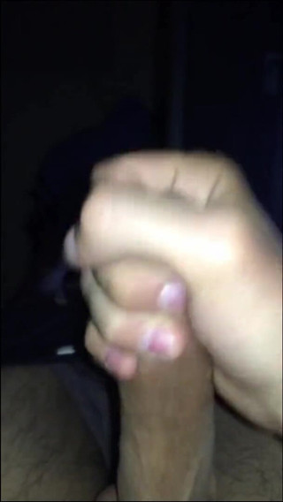 qaz11: Masturbación con la mano en cam-409