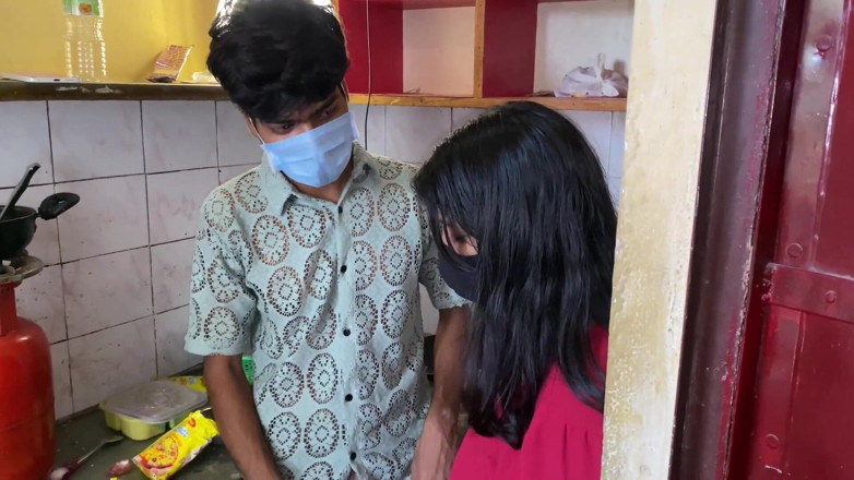 Indian Teen Girl's: Geile indische bhabhi wird von freund des ehemanns hart gefickt