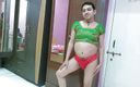 Cute &amp; Nude Crossdresser: प्यारी बहिन क्रॉसड्रेसर फेमबॉय स्वीट लॉलीपॉप टॉप और पैंटी में।