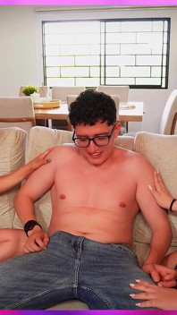 Alumnas Cachonda Chupan La Polla De Su Maestro Nerd