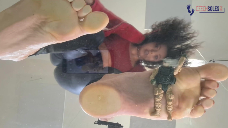 Czech Soles - foot fetish content: 거유의 여신이 바닥을 짓밟는다