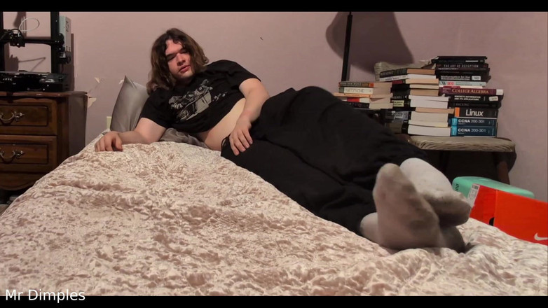 Mr Dimples: Ejaculează pe șosetele mele murdare în timp ce îmi arată curul