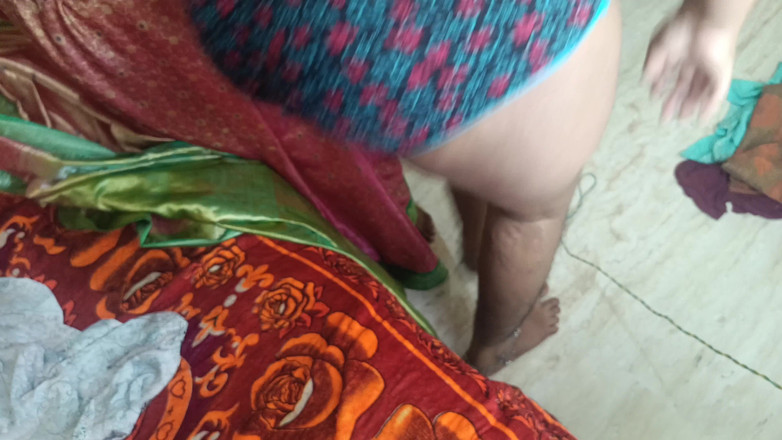 Pushpa studio: 女同舔乳房热辣视频