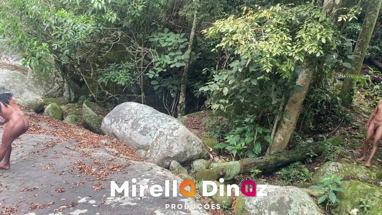 Mirella Diniz: Întâlnirea în pădure