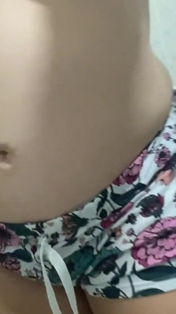Latina paffuta prende in giro nella doccia con il suo culo grosso e le sue grandi tette insaponate 1