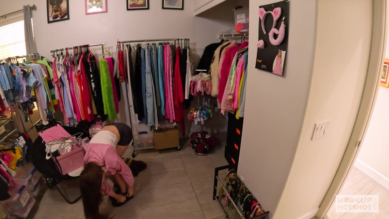 HookUp HotShot-BTS: Si cewek nakal juniper ren membau untuk ngentot sama cowok...