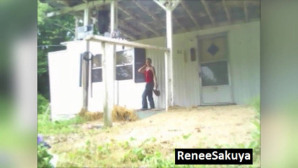 Renee Sakuya: Dikunci keluar, kencing berkebun dalam seluar jeans tidak sengaja