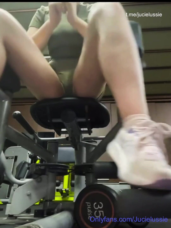 JuiceLussie: Memancut mani dan melancap di gim