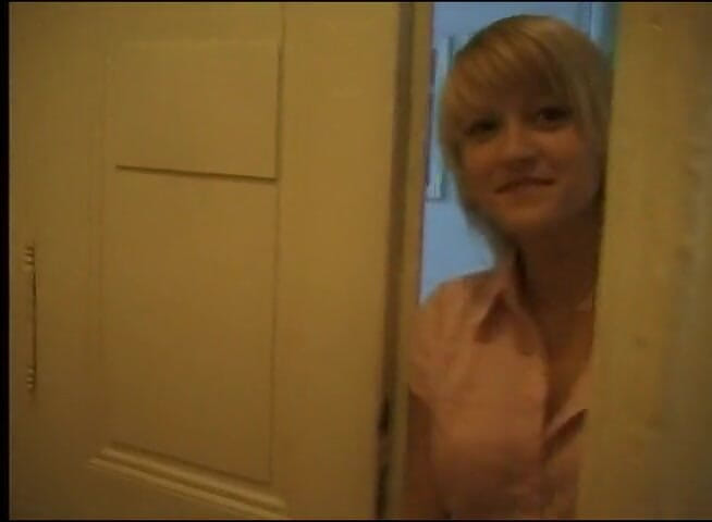 Flash Model Amateurs: Blonde teenage chick gets her pussy licked at the casting
