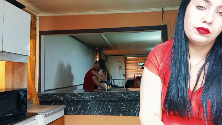 Kellyhotstepmom: Ich Ficke Die Freundin Meiner Ehefrau, Während Sie in Der...