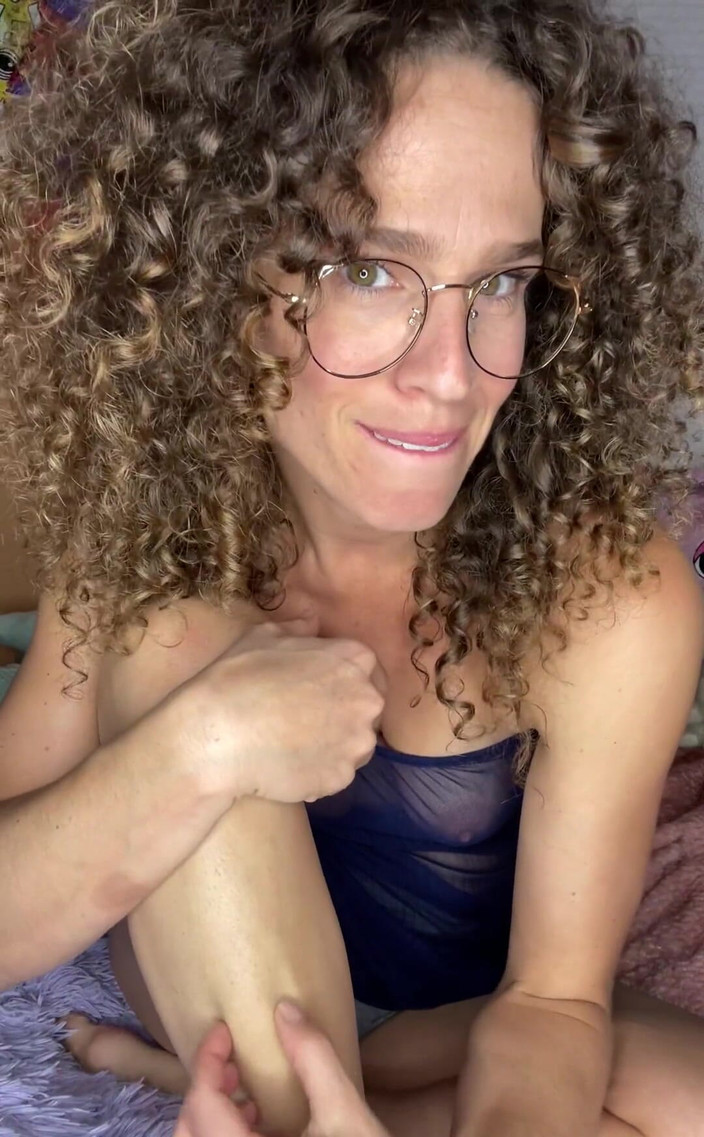 VibeWithMommy: Bbc da instrucciones de paja Esposa se cuela en tu...