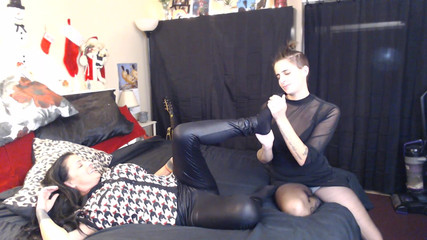 Abby Anna: Čichající zprávy uctívající Annas Nohy Nylon