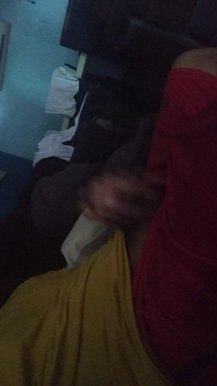 AlexAlejandro13: Mă simt foarte confortabil pe canapea
