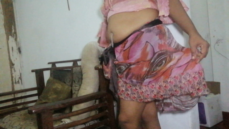 Tina Baby: Mucama india vestida con el traje sexy de la esposa...