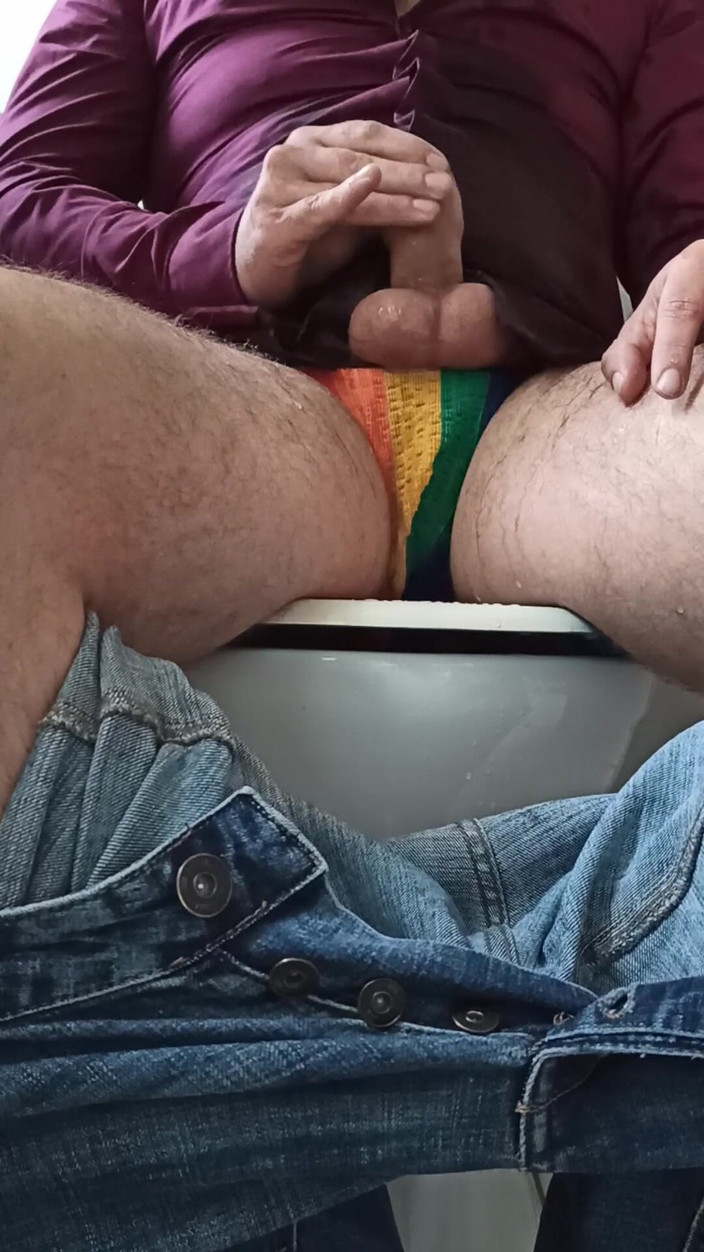 Alex Butt: Alex अपने कपड़ों पर पेशाब करती है