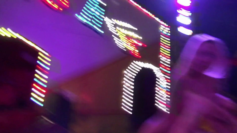 FUCK PARTY XXX and VINTAGE PARTY: O tipă tatuată este futută de un tip clovn