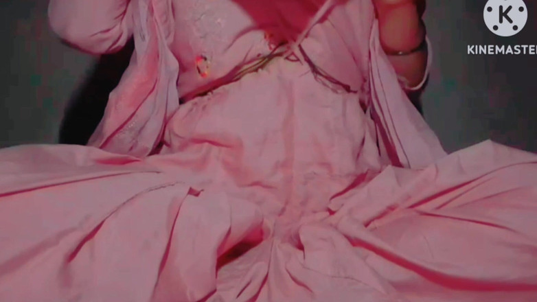 TricolorMusic3: Güzel ateşli pencaplı ateşli seksi kız göğüslerini tutuyor ve ateşli...