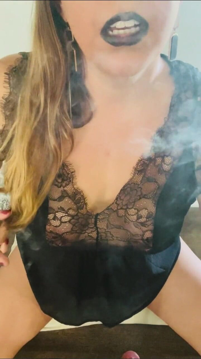 SouthernBellSmoker: Majikan doyan merokok joi