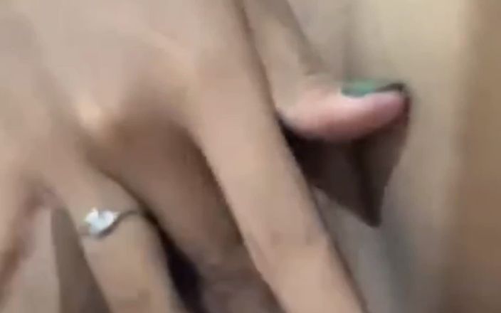 Jilbab69: Avant de prendre une douche, insère ton vagin jusqu’à ce...