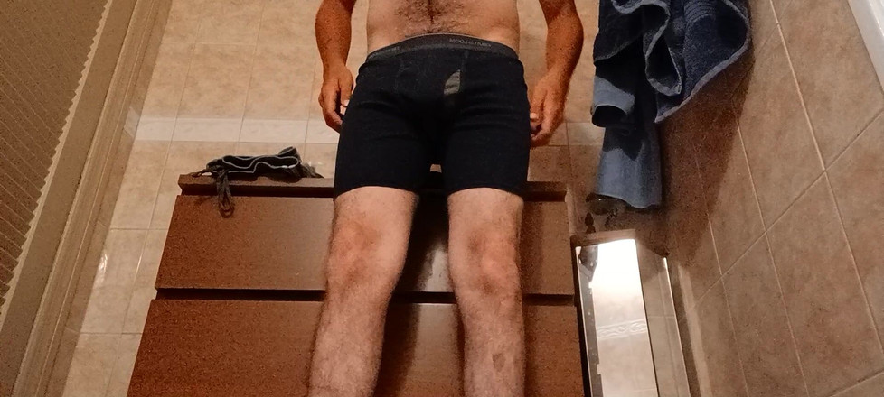 Localguy89: Localguy89 masturbiert im badezimmer