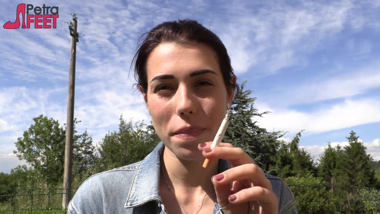 Smokin Fetish: Petra likes to smoke her ciggaretes outdoor