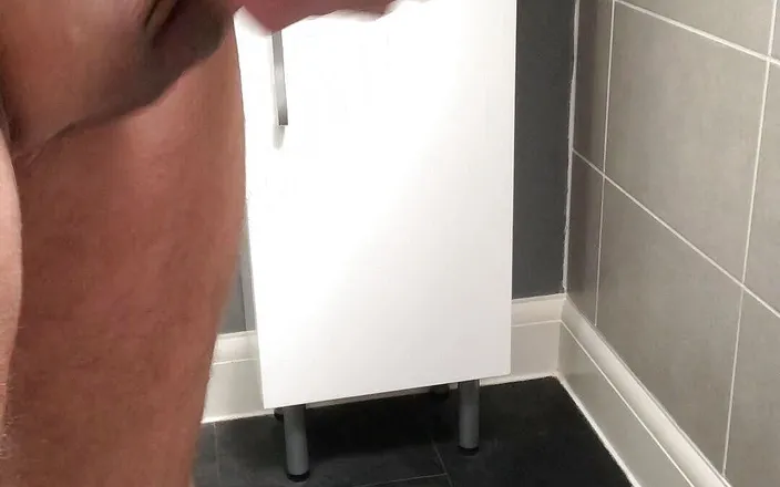 Ashy: Me having a wank and cum shot.
