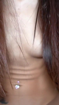 Analsex mit einer zierlichen, verspielten Latina