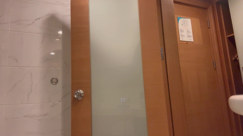 Bigtiddygoth: 胸部工作后的第一次淋浴 - 排水，肿胀和受伤