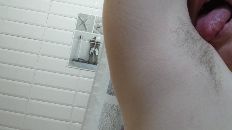 Risky Hairy Couple: Лижу мои волосатые подмышки