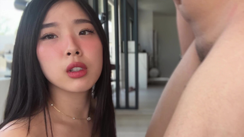 Elle Lee: Asiatisk barnvakt i minikjol knullas